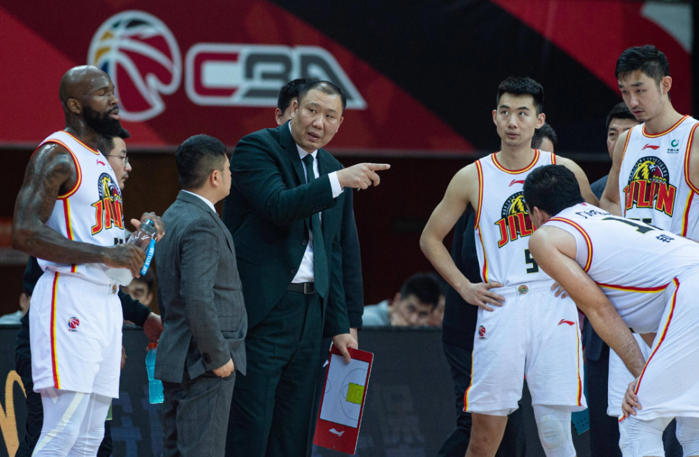 pm体育官方app包含转折点！纽约尼克斯强势反弹；CBA季后赛今夜攻防权衡；质疑声仍在；临场指挥获称赞的词条